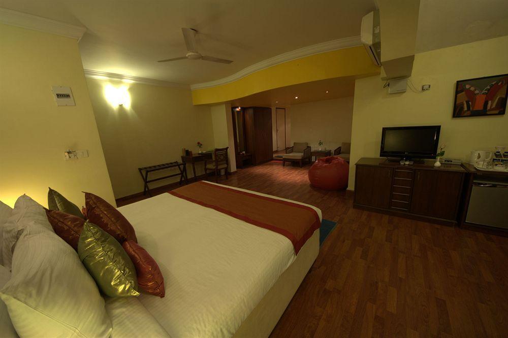 Hm Suites & Studios Bangalore Exterior foto